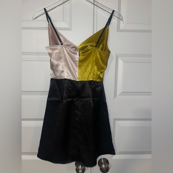 Topshop satin dress sz.xs - Picture 3 of 3